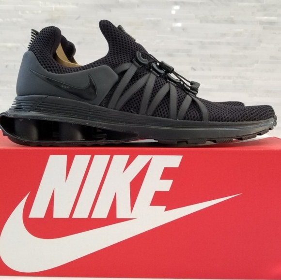 New NIKE Shox Gravity Triple Black Sneakers - Picture 2 of 6
